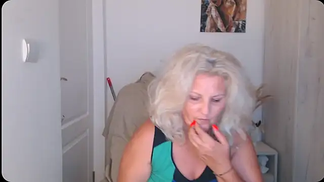 Divineblond online show from 07/23/26, 01:58
