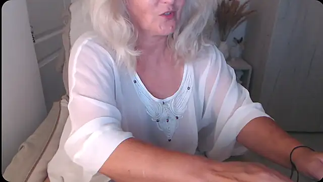 Divineblond online show from 07/24/26, 11:36