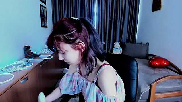Snapshot of MiniLysii chatting on 05/29/26, 05:49 MiniLysii online show from 05/29/26, 05:49
