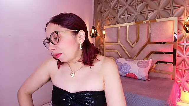 Snapshot of stephaniesun_ chatting on 06/11/26, 12:58 stephaniesun online show from 06/11/26, 12:58