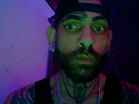 Snapshot of Demon_Rose_ chatting on 07/10/26, 01:43 Demon Rose online show from 07/10/26, 01:43