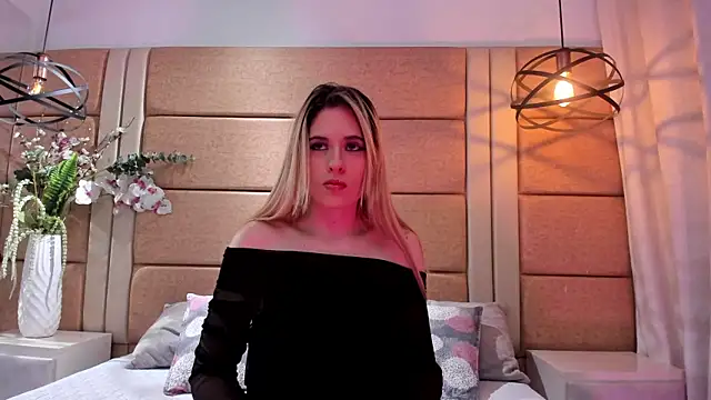 AndreinaOwen online show from 07/27/26, 12:12