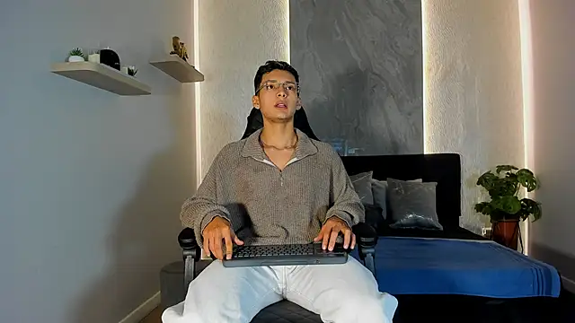 Alan Salazar online show from 05/24/26, 02:22