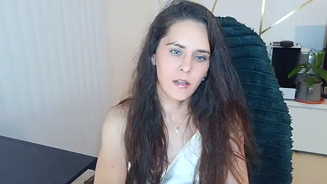 khalessi13 online show from 06/05/26, 10:26