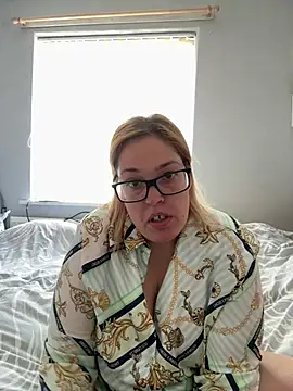 Snapshot of SecretRavenXO chatting on 05/21/26, 11:39 SecretRavenXO online show from 05/21/26, 11:39