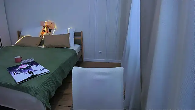 JulietteMonli online show from 07/04/26, 11:05
