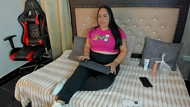 Snapshot of Zoedeleon chatting on 05/14/26, 07:31 Zoedeleon online show from 05/14/26, 07:31