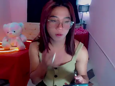 Snapshot of URsexyLylia chatting on 05/26/26, 04:47 URsexyLylia online show from 05/26/26, 04:47