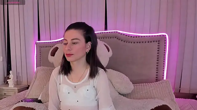 Snapshot of mariana__thompson chatting on 06/03/26, 02:25 mariana thompson online show from 06/03/26, 02:25