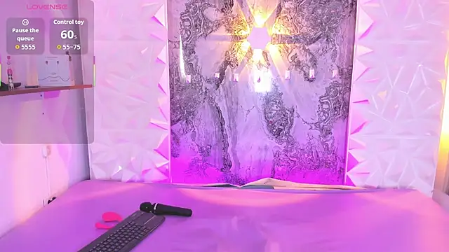 Snapshot of Playful_Violet chatting on 06/06/26, 01:38 Playful Violet online show from 06/06/26, 01:38