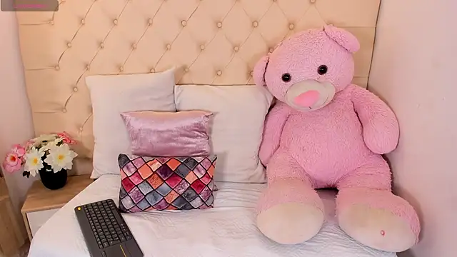 chloe rhoades online show from 06/06/26, 04:39