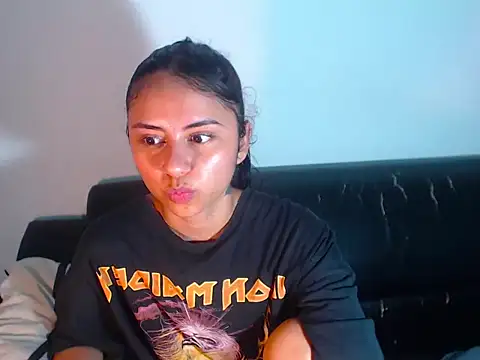 BellaLuxxs online show from 06/04/26, 11:00