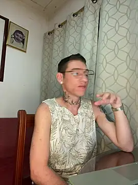 Snapshot of gonzalez_2001 chatting on 07/09/26, 12:15 gonzalez 2001 online show from 07/09/26, 12:15