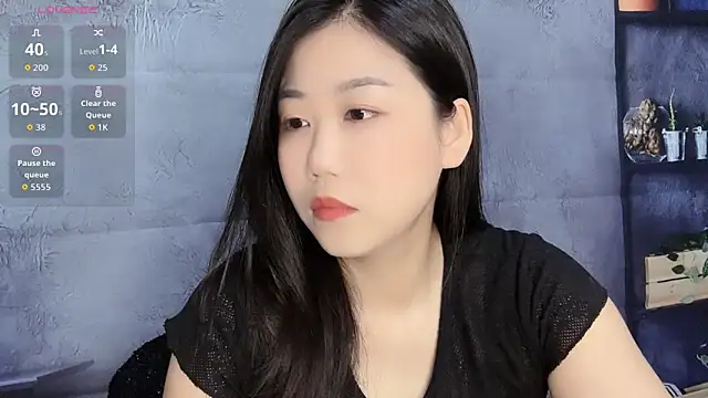 F-Yuwei online show from 04/30/26, 12:44