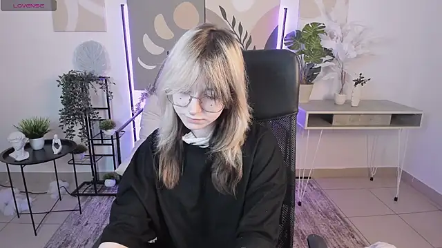 Snapshot of NyxCalderra chatting on 05/30/26, 04:53 NyxCalderra online show from 05/30/26, 04:53