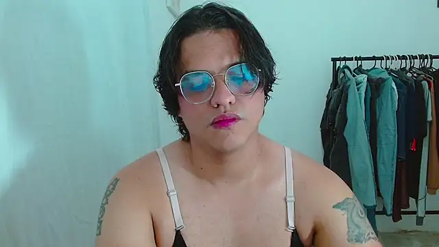 Snapshot of Diane_exotic chatting on 05/20/26, 11:44 Diane exotic online show from 05/20/26, 11:44