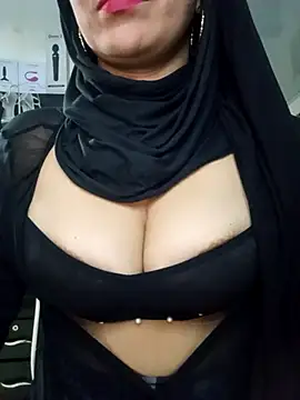 nadia  abaud online show from 12/30/24, 03:14