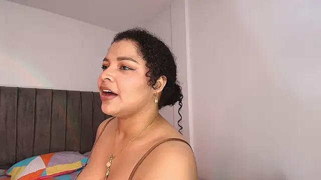 Snapshot of Nerea- chatting on 05/17/26, 02:42 Nerea- online show from 05/17/26, 02:42