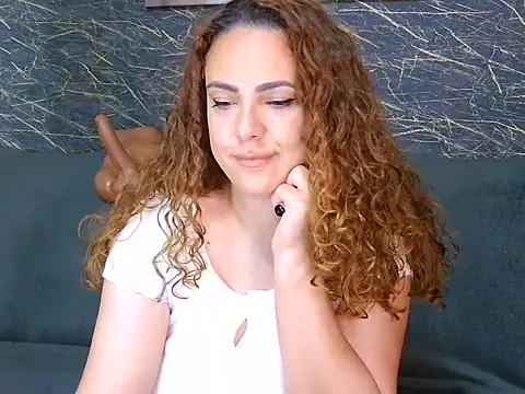 curlygirl35 online show from 06/10/26, 09:57
