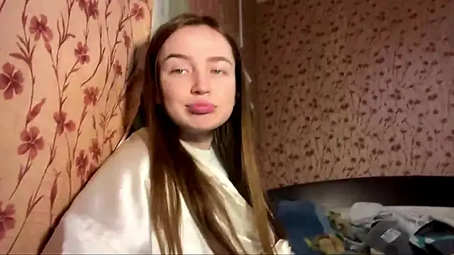 Chloooee online show from 05/05/26, 04:26