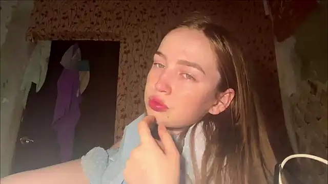 Chloooee online show from 05/12/26, 03:20