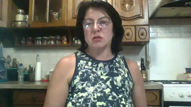 Snapshot of Fiona06 chatting on 05/19/26, 05:30 Fiona06 online show from 05/19/26, 05:30