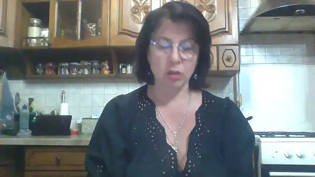 Snapshot of Fiona06 chatting on 05/21/26, 07:43 Fiona06 online show from 05/21/26, 07:43