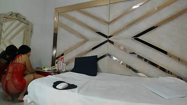 AuroraHoney32 online show from 05/19/26, 11:55