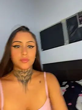 Snapshot of sarah_escobarr_ chatting on 05/22/26, 01:35 sarah escobarr online show from 05/22/26, 01:35