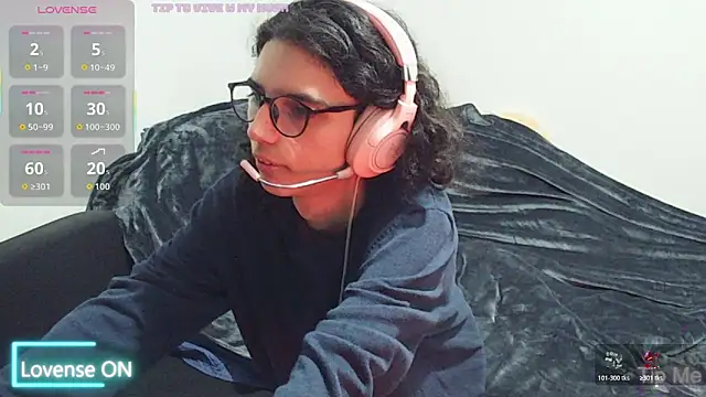 Snapshot of hxxyro1 chatting on 08/02/26, 02:32 hxxyro1 online show from 08/02/26, 02:32