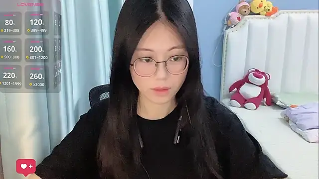 Snapshot of Luna-666 chatting on 05/10/26, 04:01 Luna-666 online show from 05/10/26, 04:01