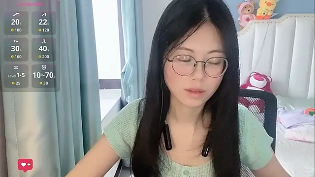 Snapshot of Luna-666 chatting on 05/14/26, 12:17 Luna-666 online show from 05/14/26, 12:17