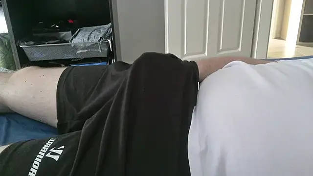 horny-bear89 online show from 05/27/26, 04:04