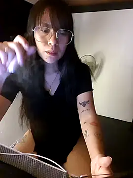 Snapshot of Bad_bish21 chatting on 06/28/26, 02:01 Bad bish21 online show from 06/28/26, 02:01