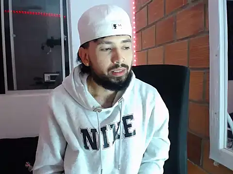 camilorestrepo77 online show from 05/28/26, 03:48