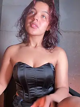 Snapshot of mariannella chatting on 05/19/26, 02:56 mariannella online show from 05/19/26, 02:56