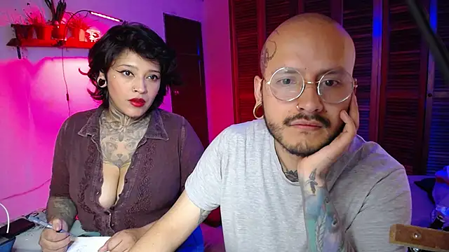Snapshot of realhomesex chatting on 05/07/26, 01:55 realhomesex online show from 05/07/26, 01:55