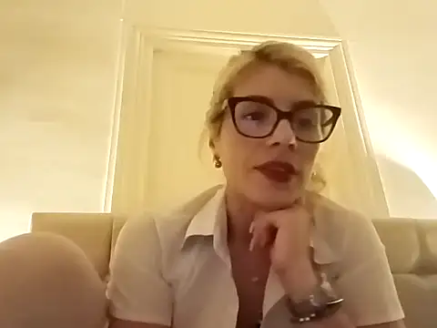 Snapshot of Goddess-Anne chatting on 06/06/26, 09:19 Goddess-Anne online show from 06/06/26, 09:19