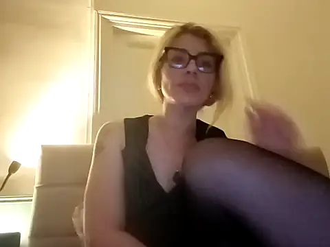 Snapshot of Goddess-Anne chatting on 06/08/26, 07:36 Goddess-Anne online show from 06/08/26, 07:36
