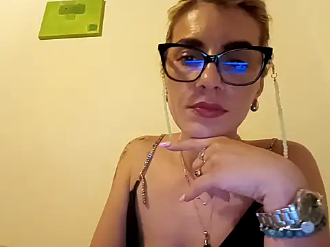 Snapshot of Goddess-Anne chatting on 06/09/26, 08:53 Goddess-Anne online show from 06/09/26, 08:53
