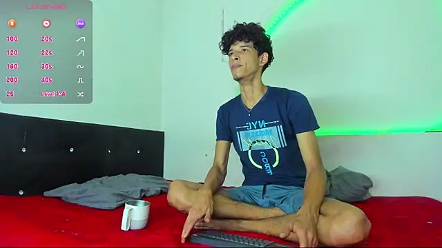 liammendoza98 online show from 04/28/26, 11:04