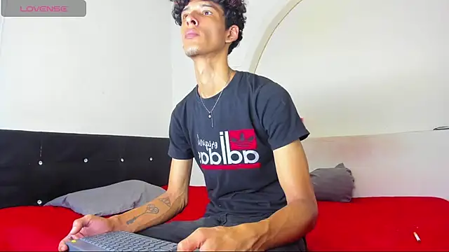 liammendoza98 online show from 05/04/26, 11:17