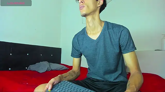 liammendoza98 online show from 05/12/26, 11:51