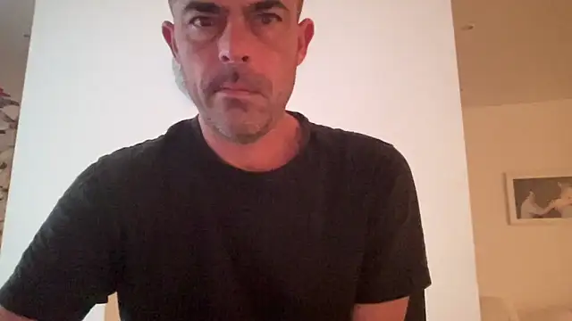 Snapshot of Riccardo86xx chatting on 05/05/26, 03:47 Riccardo86xx online show from 05/05/26, 03:47