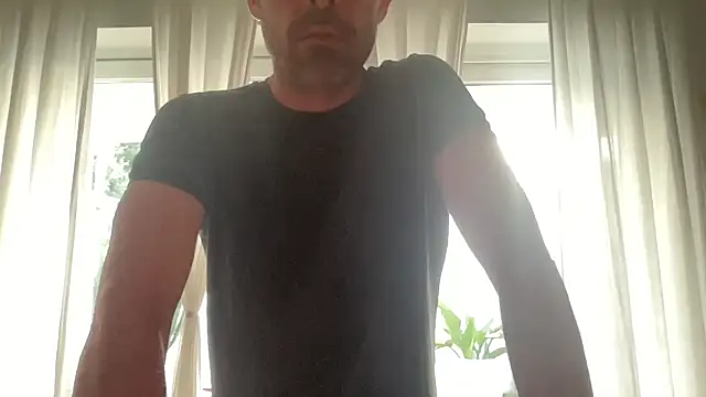 Snapshot of Riccardo86xx chatting on 05/22/26, 03:57 Riccardo86xx online show from 05/22/26, 03:57