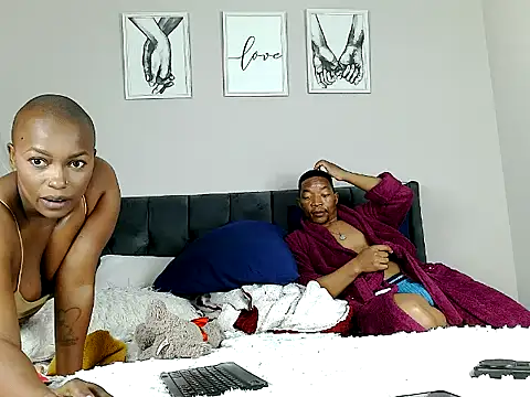 Snapshot of Matic_and_LaToyah chatting on 05/18/26, 10:26 Matic and LaToyah online show from 05/18/26, 10:26
