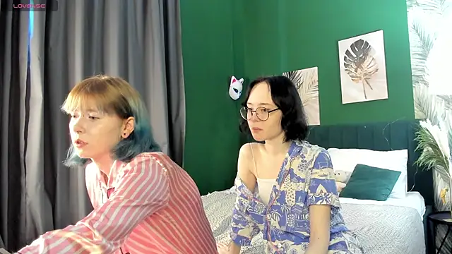 Snapshot of Lilac-Muse chatting on 05/18/26, 03:24 Lilac-Muse online show from 05/18/26, 03:24