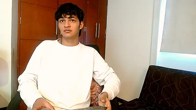 Snapshot of SahirCharm chatting on 05/22/26, 12:11 SahirCharm online show from 05/22/26, 12:11
