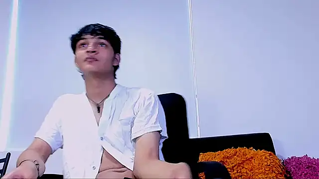 Snapshot of SahirCharm chatting on 05/26/26, 11:28 SahirCharm online show from 05/26/26, 11:28