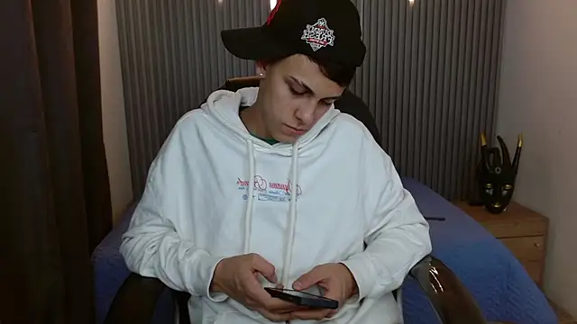 Snapshot of Ethanx18_ chatting on 05/19/26, 03:13 Ethanx18 online show from 05/19/26, 03:13